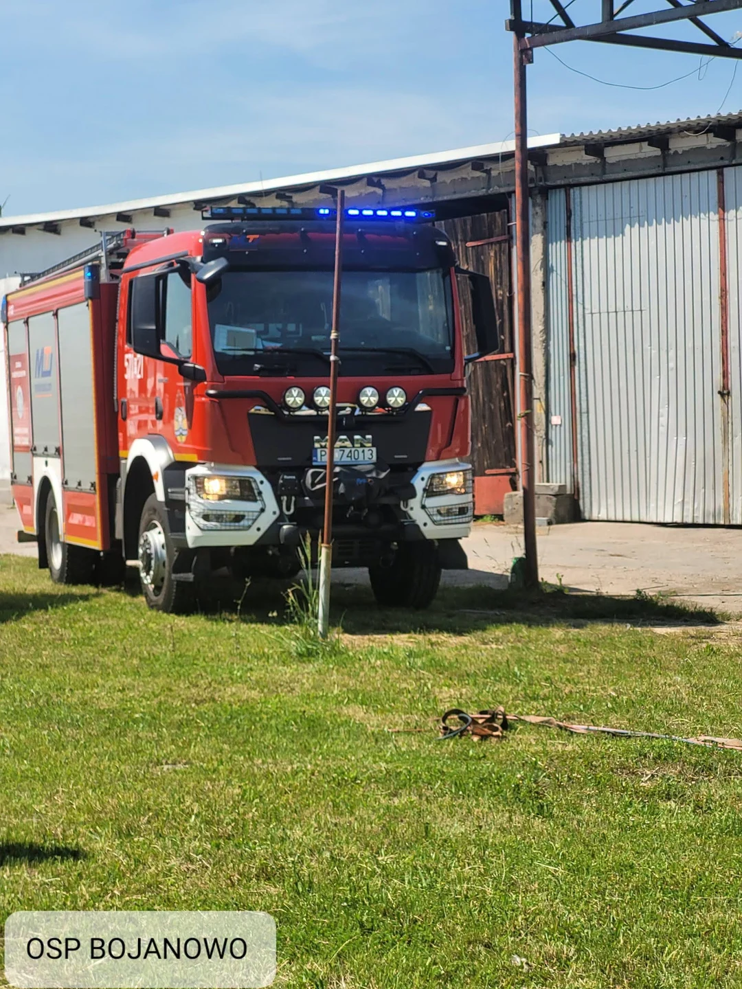 Pożar hali magazynowej w Golince. Paliła się zawartość zbiornika