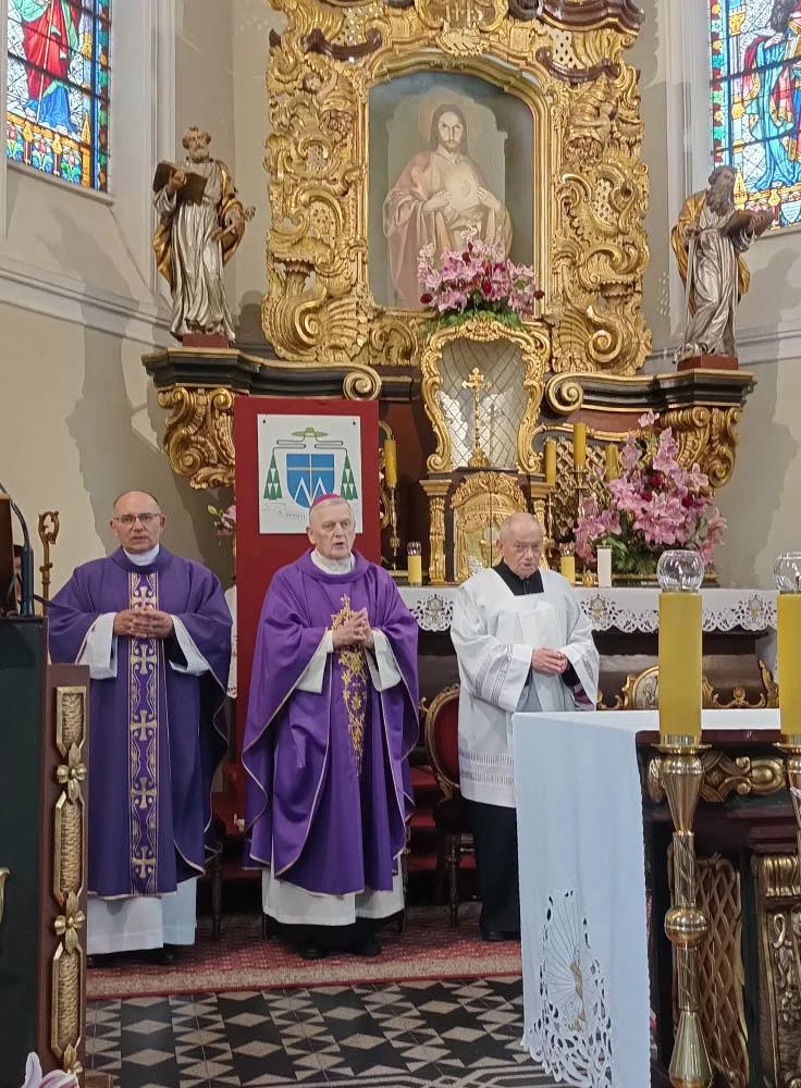 Msza biskupa Balcerka w hołdzie siostrom więzionym w obozie w Bojanowie — zdjęcie 9