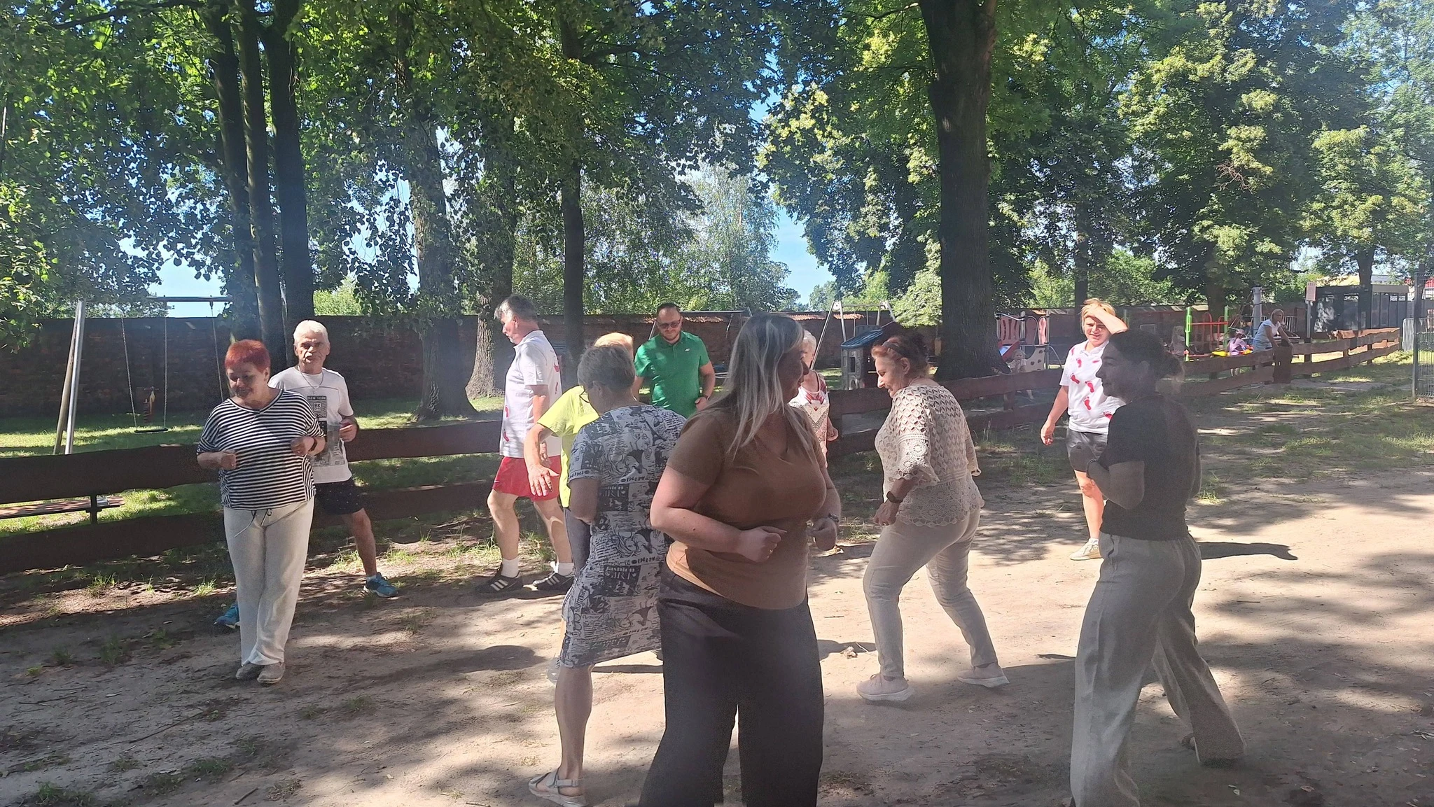 Gogle VR i walking futbol – innowacje dla seniorów w Bojanowie — zdjęcie 11