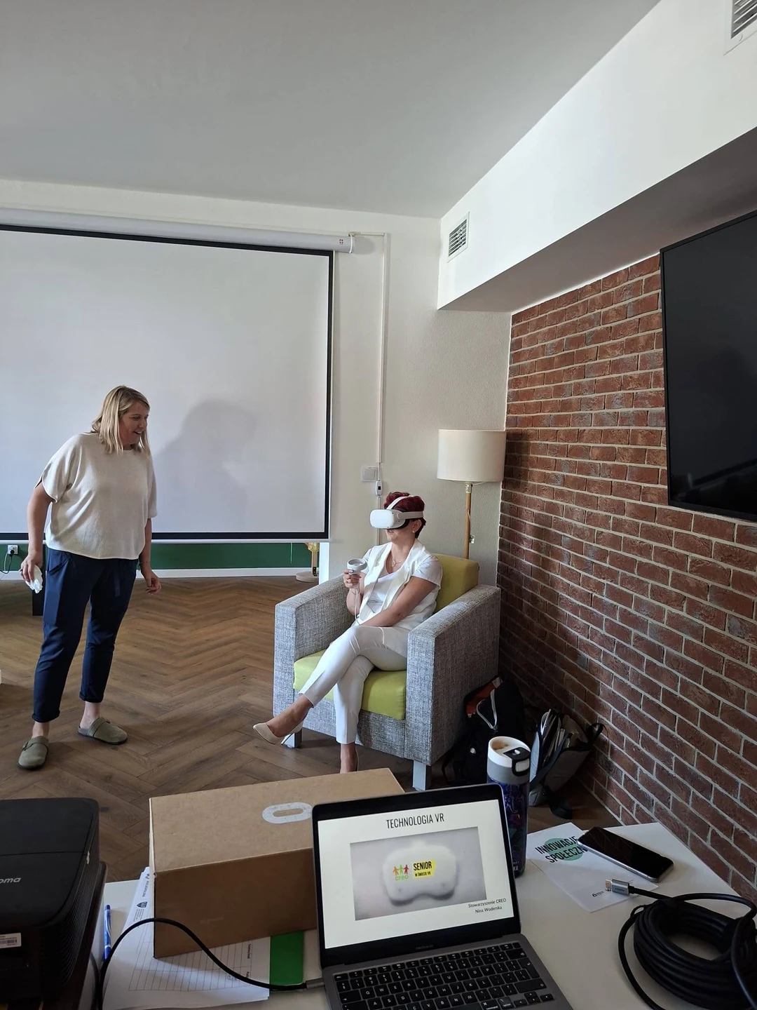 Gogle VR i walking futbol – innowacje dla seniorów w Bojanowie — zdjęcie 15