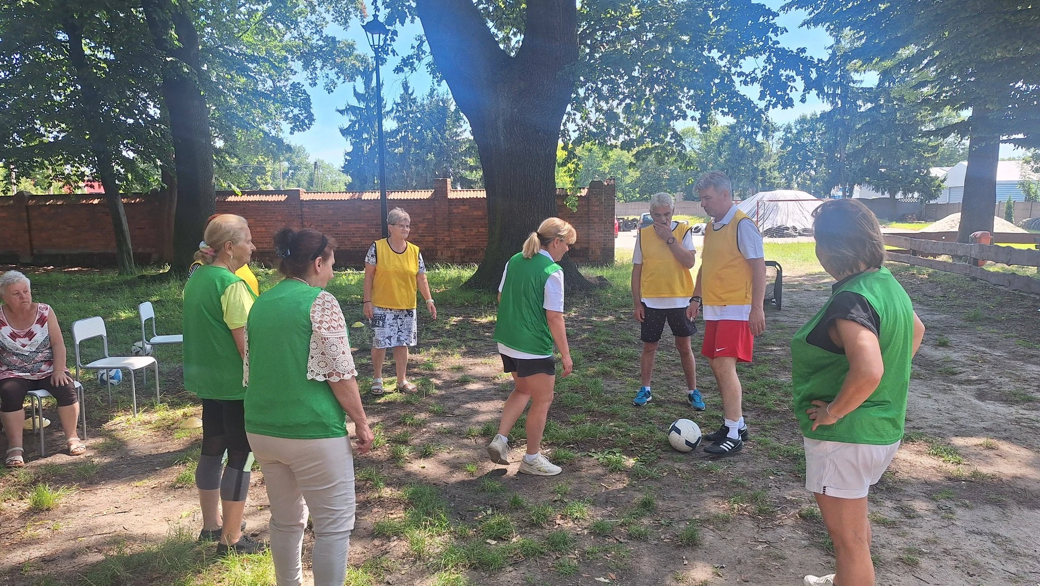 Gogle VR i walking futbol – innowacje dla seniorów w Bojanowie — zdjęcie 17