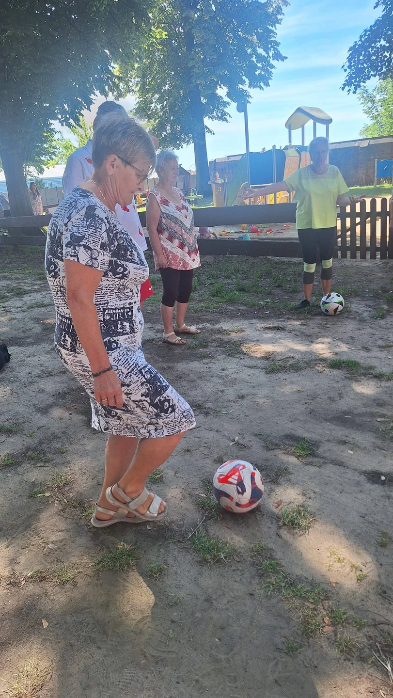 Gogle VR i walking futbol – innowacje dla seniorów w Bojanowie — zdjęcie 19