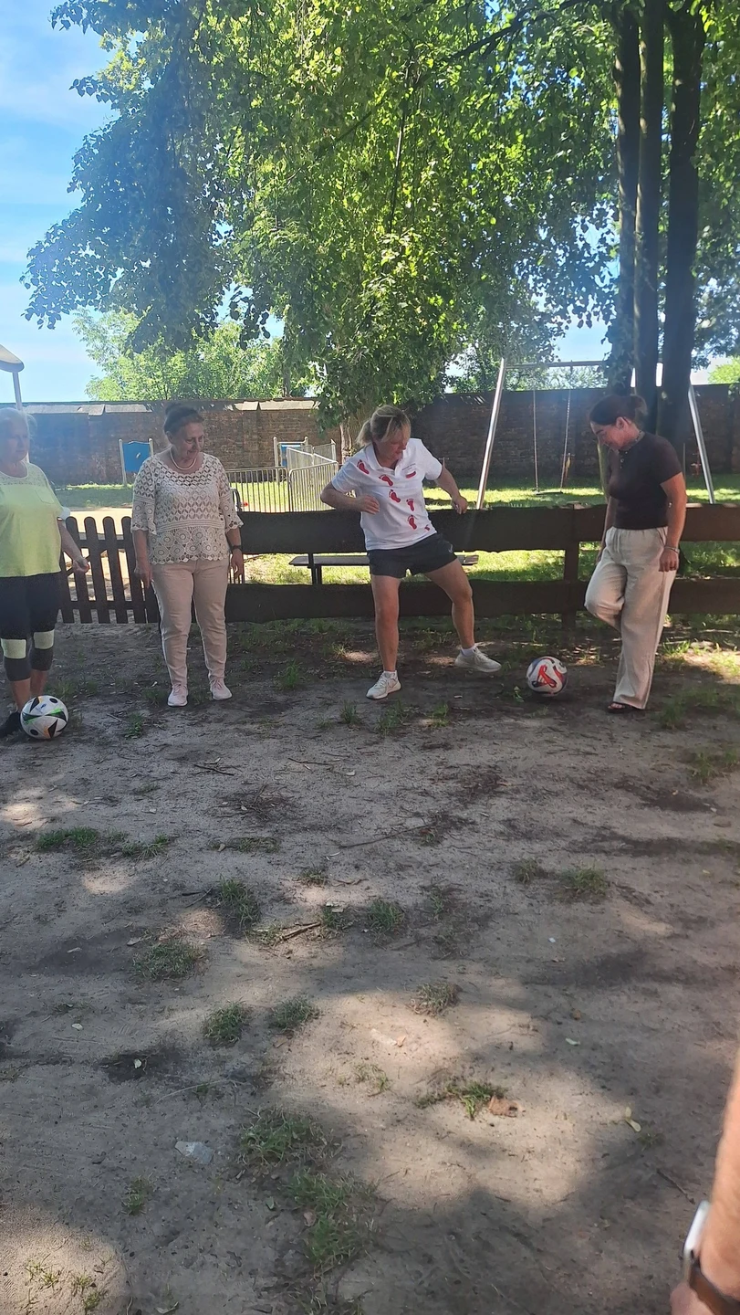 Gogle VR i walking futbol – innowacje dla seniorów w Bojanowie — zdjęcie 20
