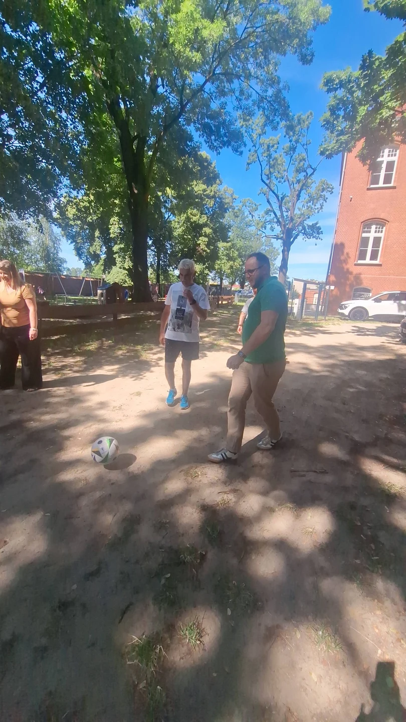 Gogle VR i walking futbol – innowacje dla seniorów w Bojanowie — zdjęcie 21