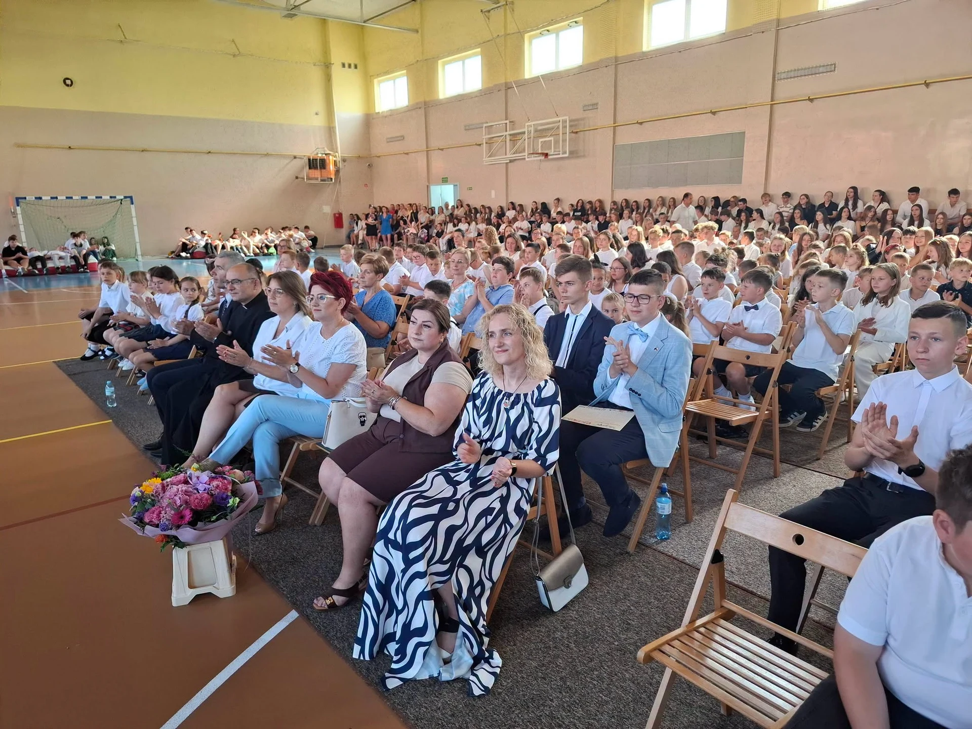 Koniec roku szkolnego w Gminie Bojanowo. Wzruszające pożegnania ósmoklasiści — zdjęcie 7