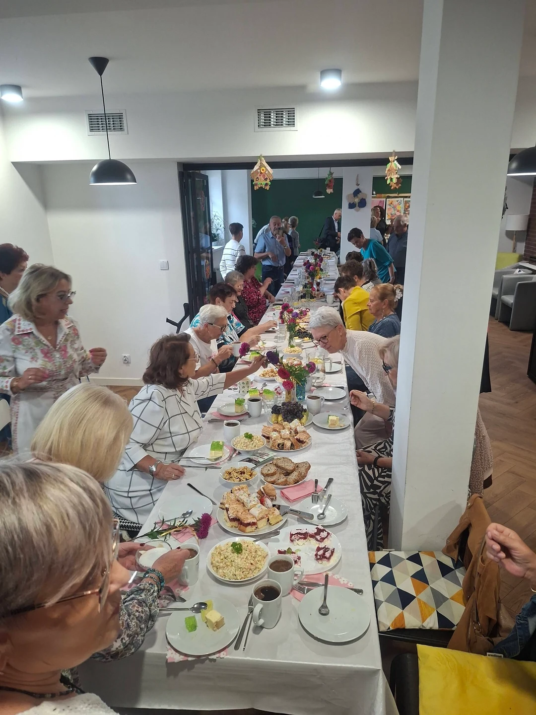 Klub Seniora śpiewa karaoke – zabawa gwarantowana! — zdjęcie 19
