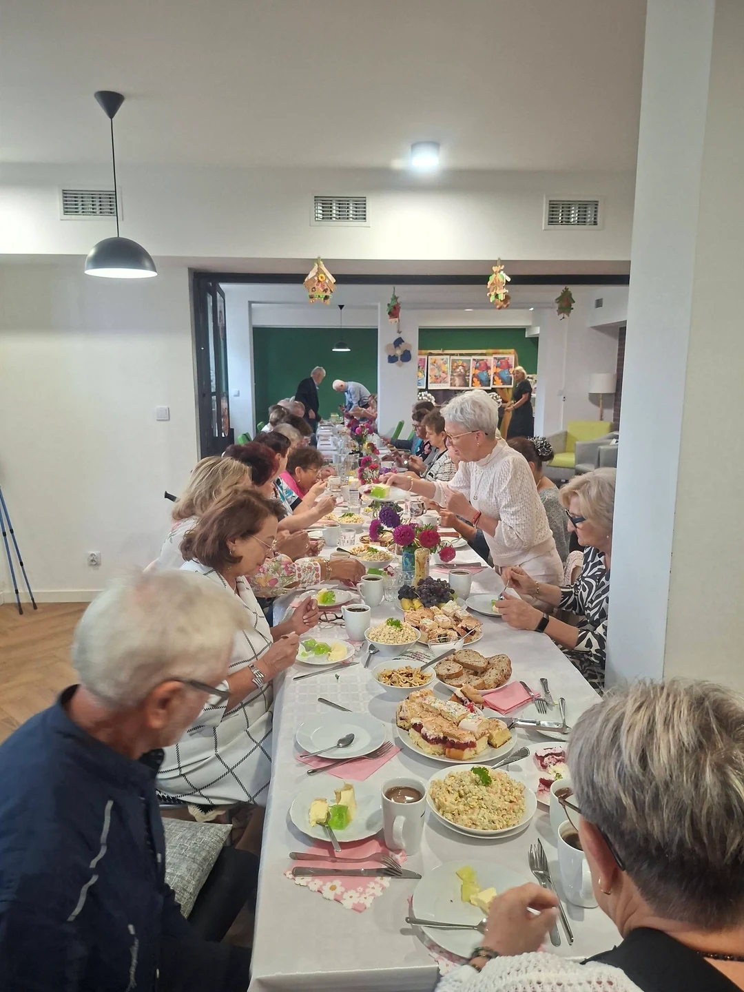 Klub Seniora śpiewa karaoke – zabawa gwarantowana! — zdjęcie 20