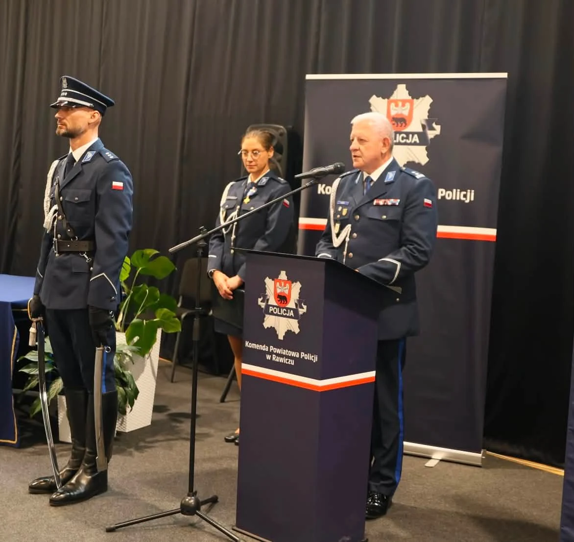 Święto Policji w Rawiczu: awanse, odznaczenia i nowy sztandar — zdjęcie 30