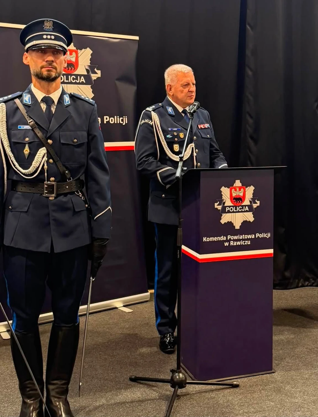 Święto Policji w Rawiczu: awanse, odznaczenia i nowy sztandar — zdjęcie 34