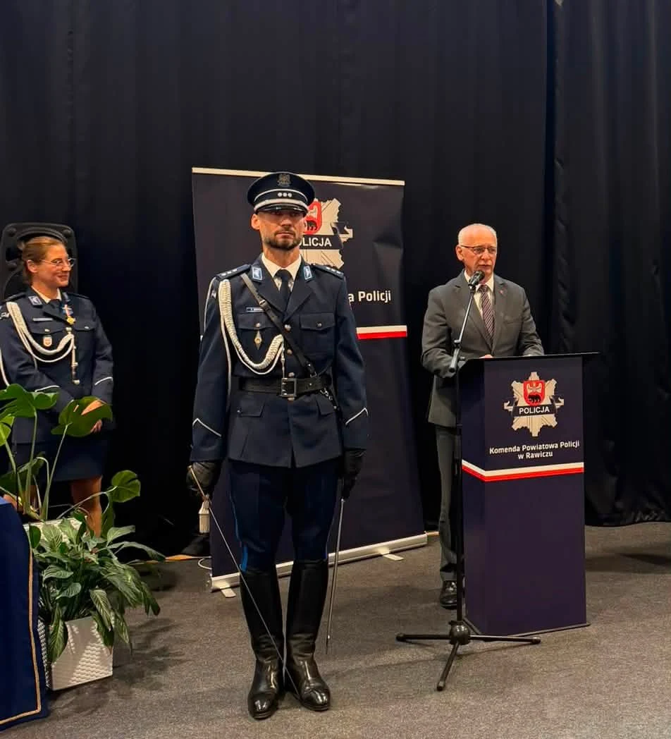 Święto Policji w Rawiczu: awanse, odznaczenia i nowy sztandar — zdjęcie 36