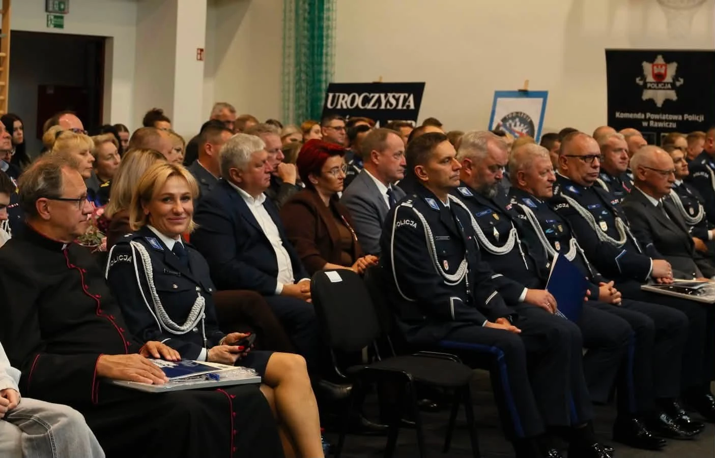 Święto Policji w Rawiczu: awanse, odznaczenia i nowy sztandar — zdjęcie 39