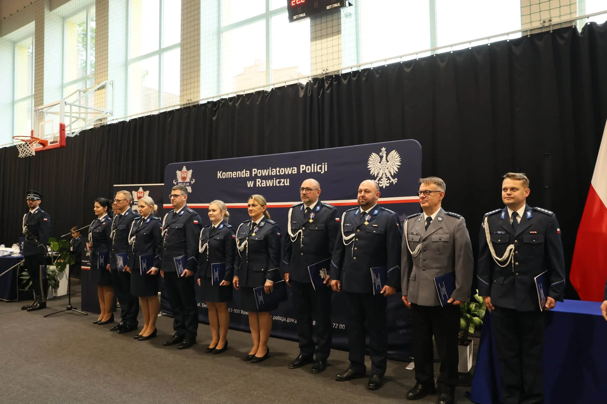 Święto Policji w Rawiczu: awanse, odznaczenia i nowy sztandar — zdjęcie 41