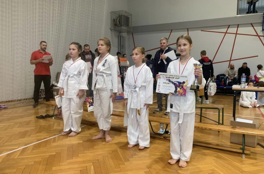  Worek medali karateków z Klubu Karate KAMAE z Bojanowa