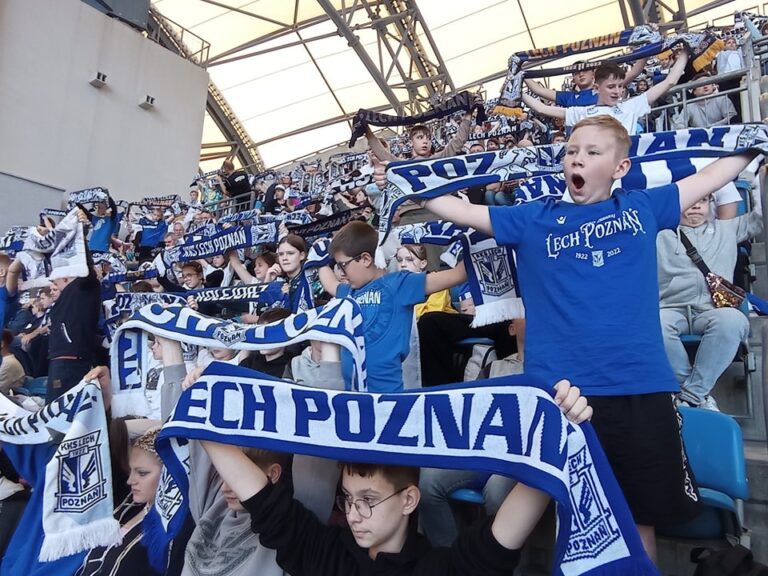 Sportowe emocje i niezapomniane chwile – uczniowie SP Bojanowo na meczu Lecha Poznań