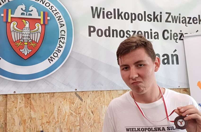  Mikołaj Szymanowski Triumfuje na Mistrzostwach Wielkopolski do lat 17 w Podnoszeniu Ciężarów