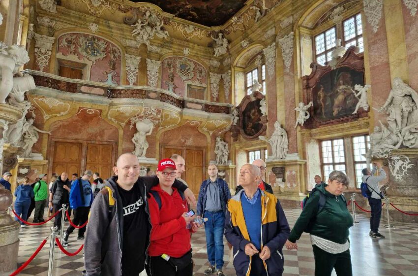  Podopieczni Domu Pomocy Społecznej w Pakówce odkrywają tajemnice Opactwa Cystersów w Lubiążu