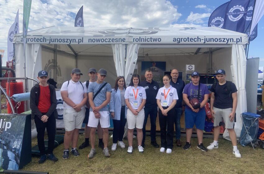  Uczniowie ZSPT-CKU na Targach Rolniczych Opolagra: Wizyta na Stoisku Agro-Tech Junoszyn