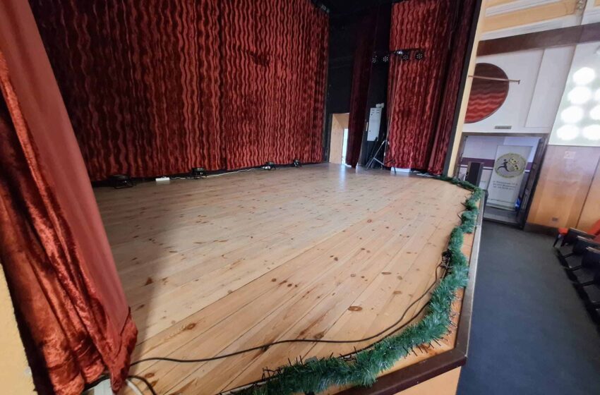  Nowe kotary i wyposażenie sceny – sala widowiskowa w Bojanowie zyska nową jakość
