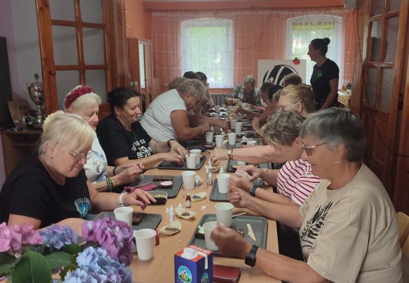  „Senior potrafi” – twórcze warsztaty w Klarowni w Kawczu