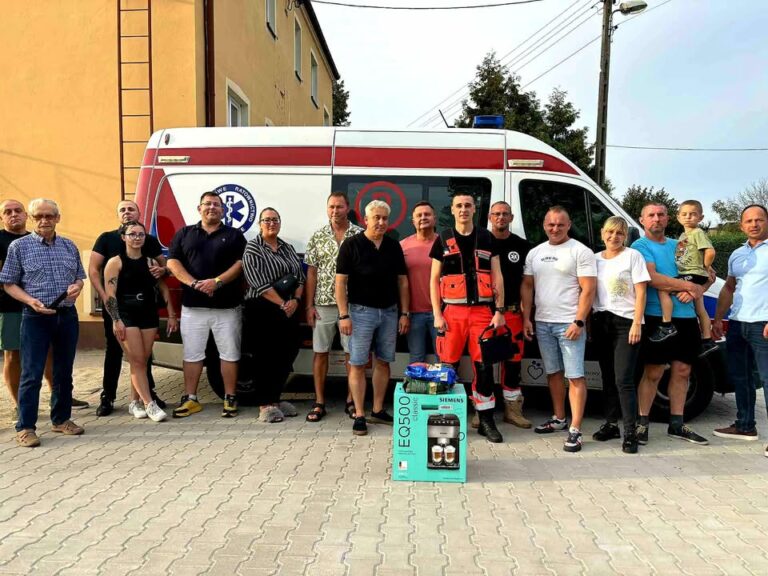 Mieszkańcy Bojanowa wyposażyli stację ratowników medycznych w ekspres do kawy